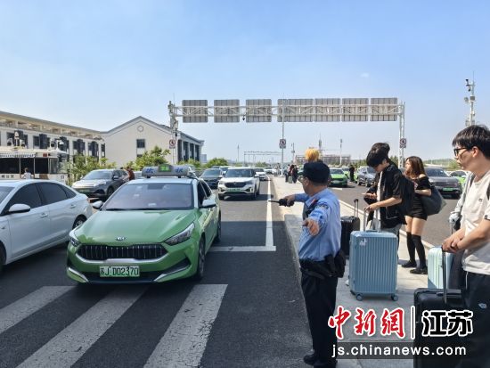 及时疏导车辆拥堵情况, 及时疏导车辆拥堵情况,